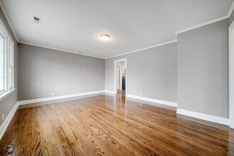 Building Photo - 312 W Schell St