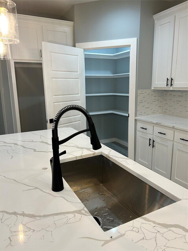 Building Photo - Newer duplex in Dallas