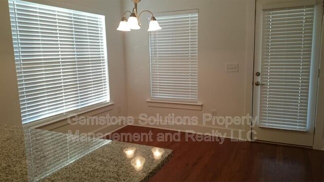 Building Photo - 1023 Honey Bush Cir