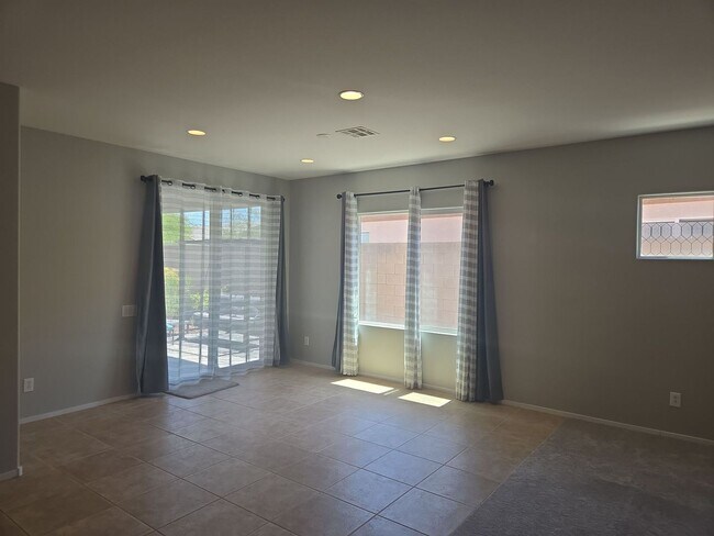 Foto del edificio - 3-bedroom, 2-bath home located in a cul-de-sac in desirable Anthem Highlands.