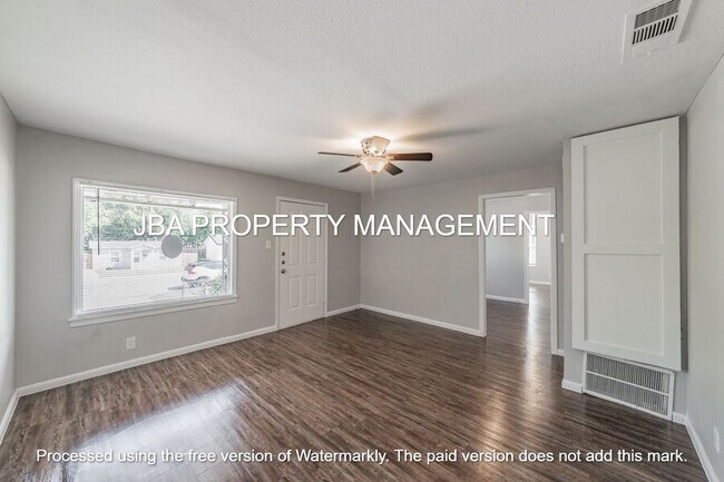 Foto del edificio - 5433 Houghton Ave