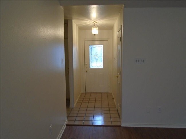 Building Photo - 3800 Fairhaven Dr
