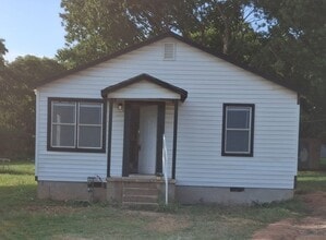 Building Photo - 616 W Oklahoma Ave