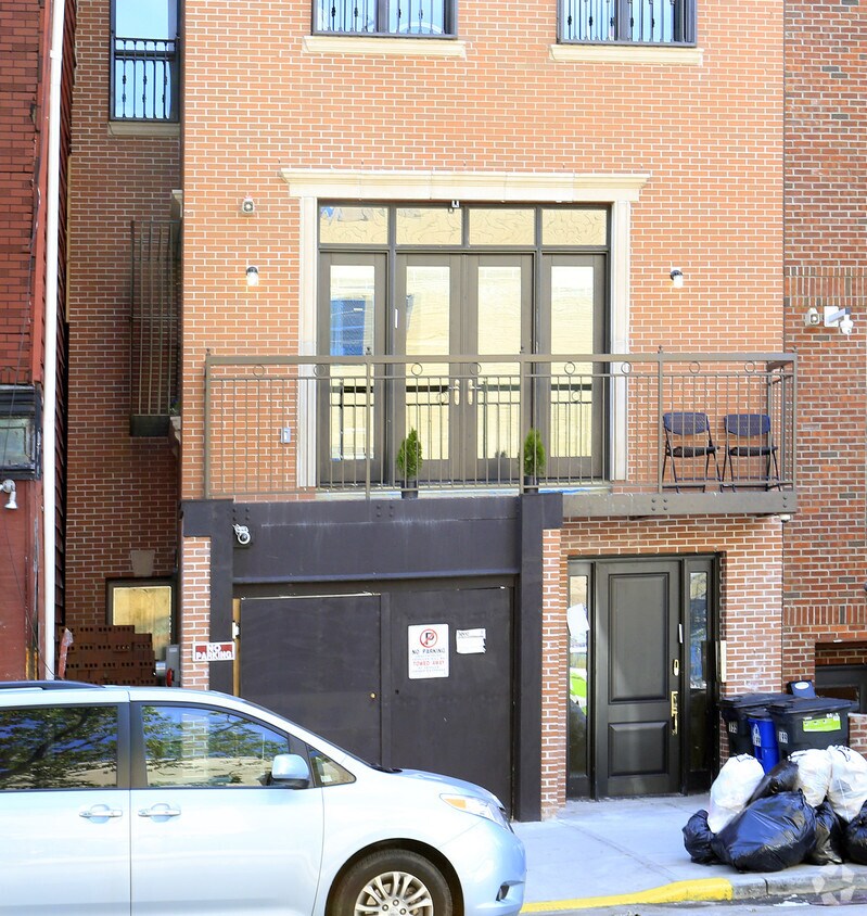 Entrance - 199 Franklin Ave
