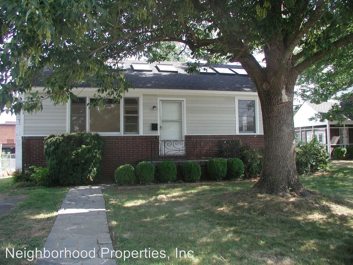 Primary Photo - 1019 Forest Hills Ave