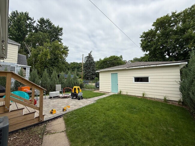 Foto del edificio - Beautifully Updated 4 Bed 2 Bath St.Paul S...