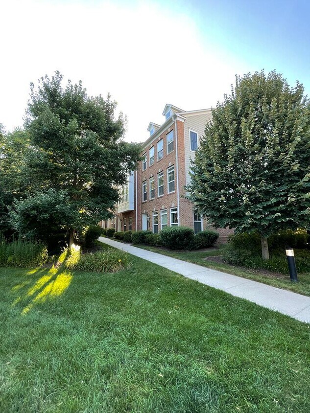 9421 Canonbury Square, Fairfax, VA 22031 Townhome Rentals in Fairfax