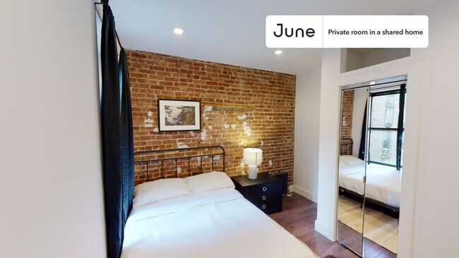 Foto del edificio - Private bedroom in 4 bed/2 bath Home