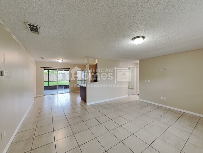 Building Photo - 1065 Bridlewood Way