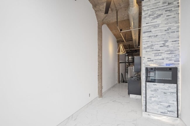 Building Photo - 521 S 7th St