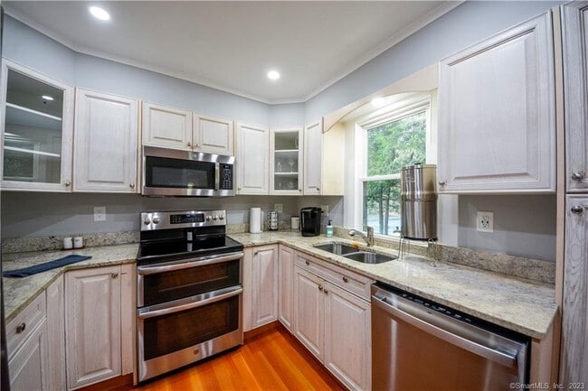 Foto del edificio - 821 Racebrook Rd