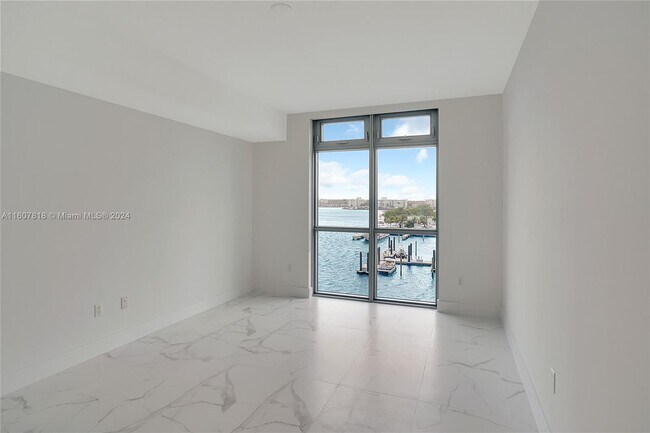 Building Photo - 17301 Biscayne Blvd