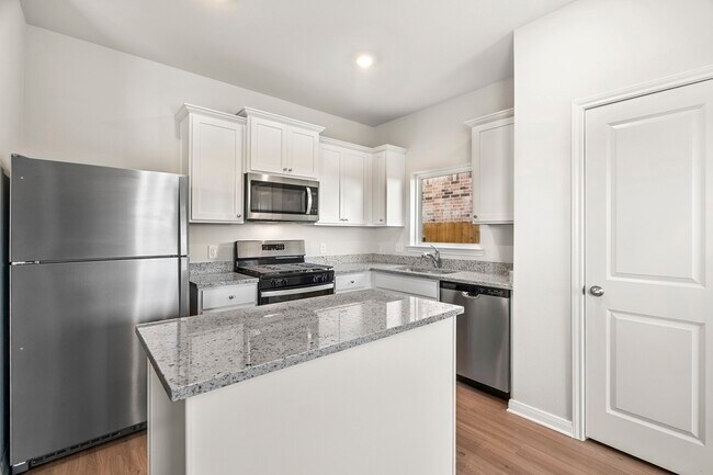 Building Photo - 412 Polly Grv Dr