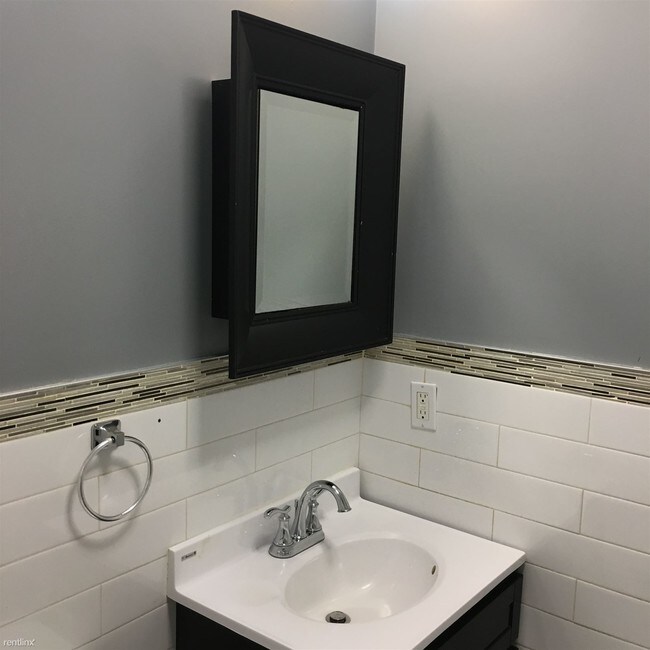 Building Photo - 11 44th St