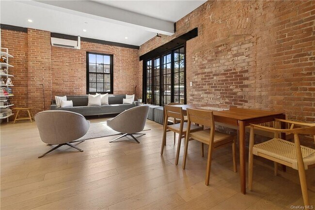 Foto del edificio - 17 N Washington St