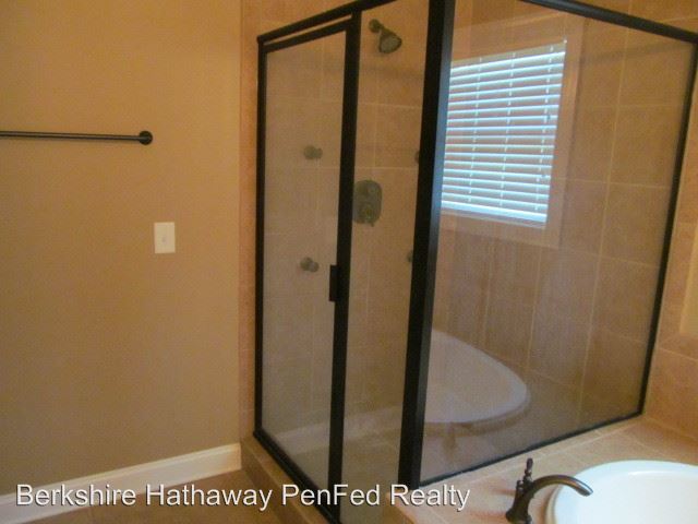 Building Photo - 708 Evergreen Ct