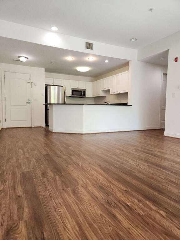 Foto del edificio - 614 Pond St