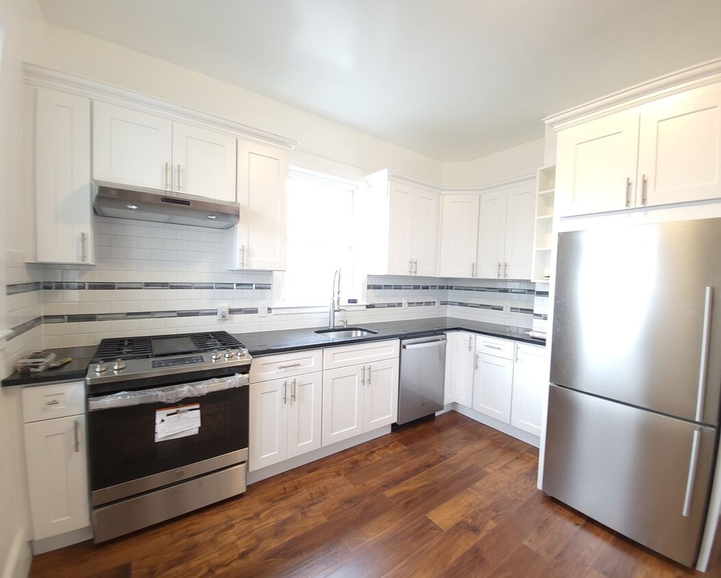 Renovated 3 Bed / 2 Bath in Allston | In-Unit Laundry | 9/1 - Renovated 3 Bed / 2 Bath in Allston | In-Unit Laundry | 9/1