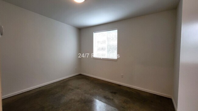 Foto del edificio - Unique 2 BD | 1 BA Home - SE Portland