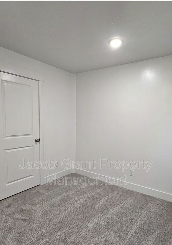 Foto del edificio - 6133 Freedom Rd