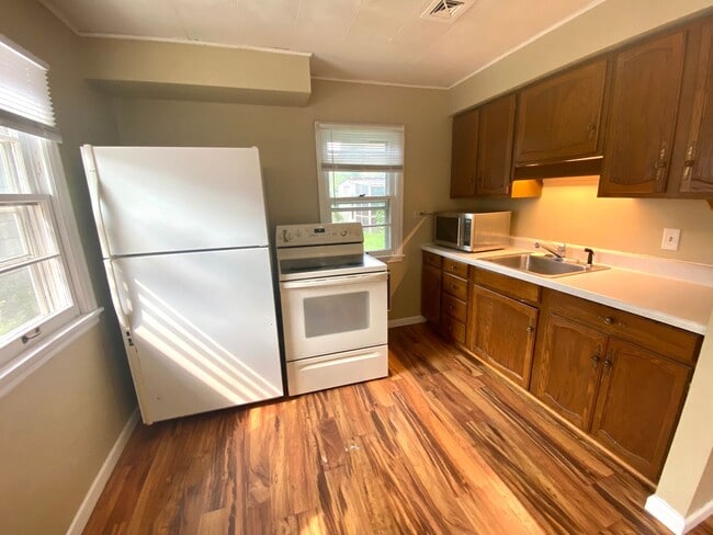Building Photo - 1418