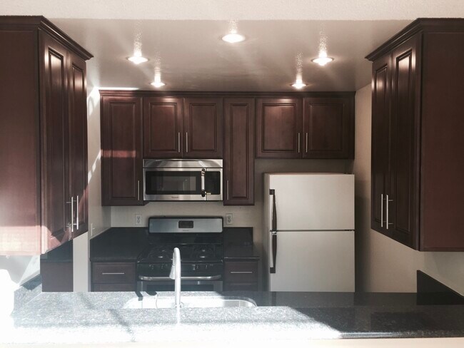 Cocina remodelada - 10911 Rochester Ave