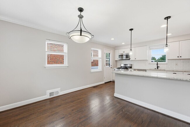 Foto del edificio - 2341 Belleview Ave