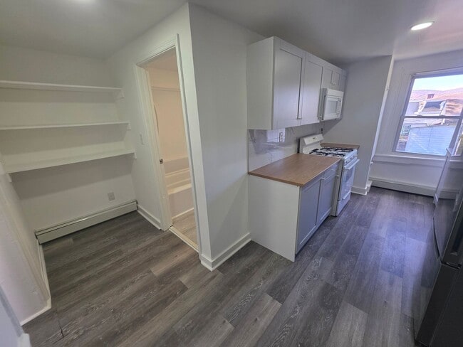 Foto del edificio - 2 bedroom apartment building - Poughkeepsie