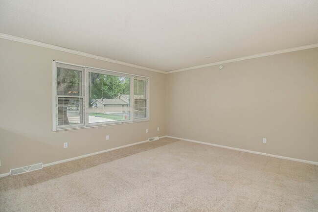 Building Photo - 306 13th St S