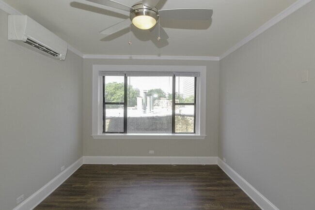 Foto del edificio - 817 W Lakeside Pl