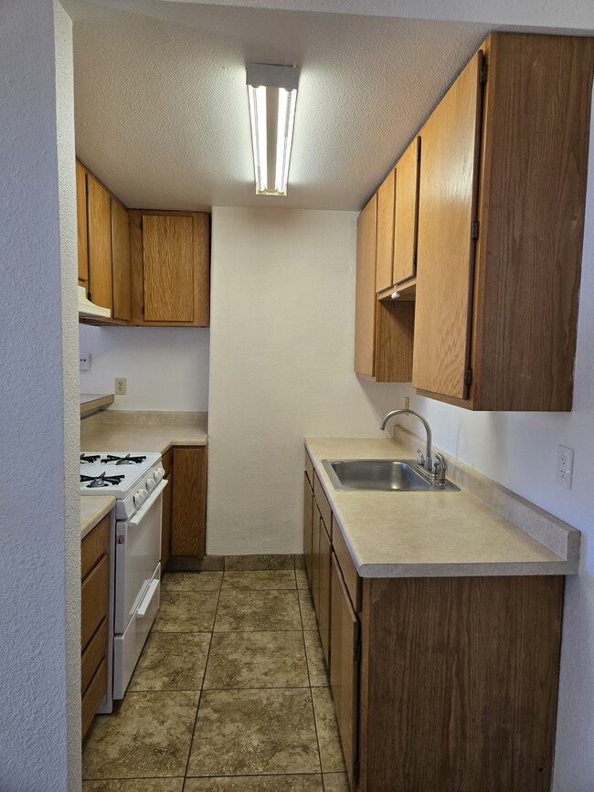 Building Photo - 1603 Walnut Ave