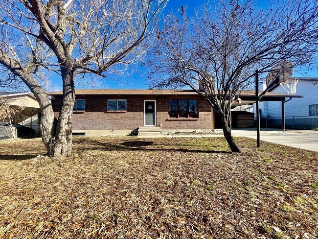 Building Photo - 460 N 7th St
