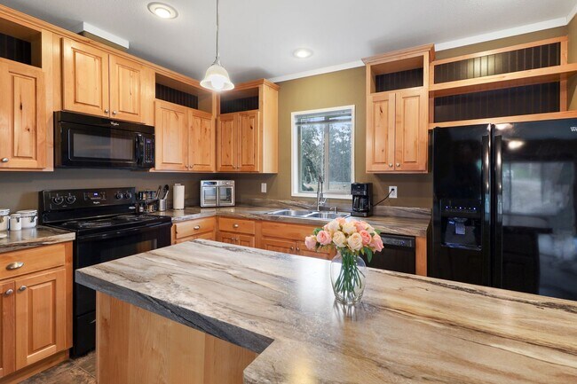 Foto del edificio - 3 Bed 2 Bath - A/C - Dog per Approval - NA...