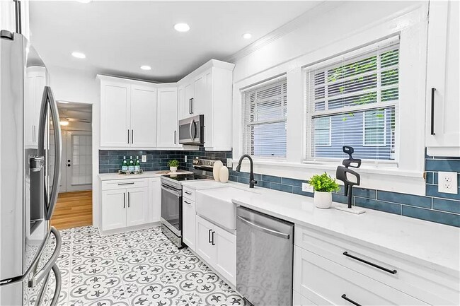 Building Photo - Room in Single Family Home on Evans Dr SW