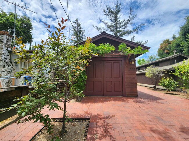 Building Photo - Gorgeous Single Family Home in Palo Alto A...