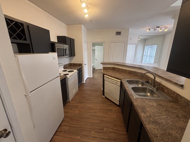 Interior Photo - Wesley St. James Apartments at Sandy Springs