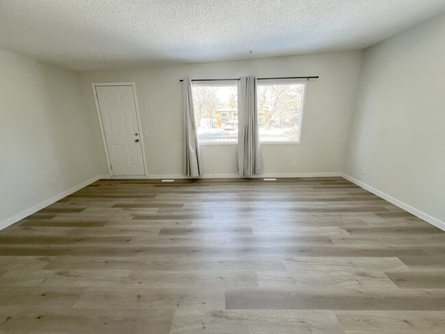 Photo du bâtiment - Bowness Village Apartments