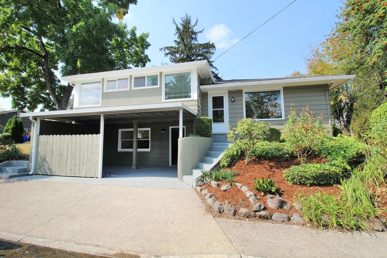 Foto principal - 3396 SE Rockwood St