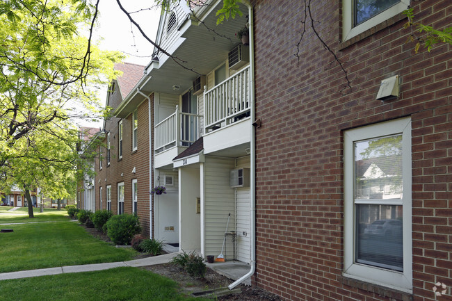 Chesterfield Apartments Maumee Ohio