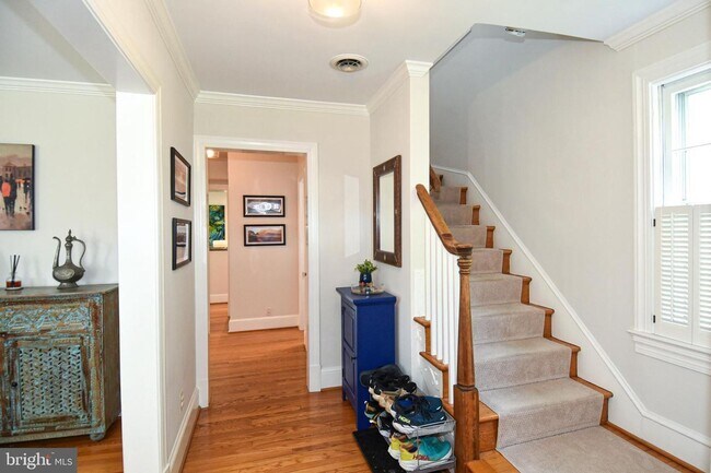 Foto del edificio - Discover exceptional comfort and timeless style in this beautifully updated single family residen...