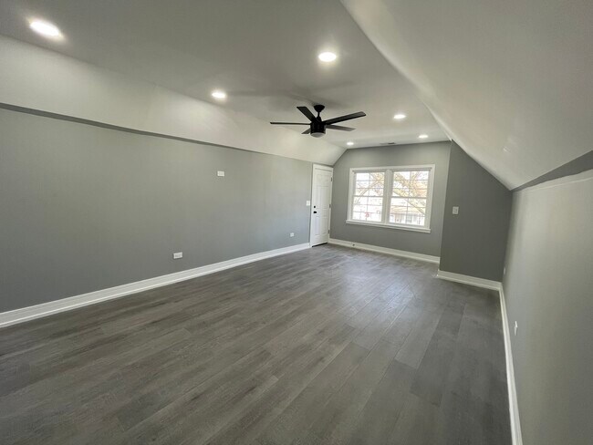 Building Photo - 4624 N Springfield Ave