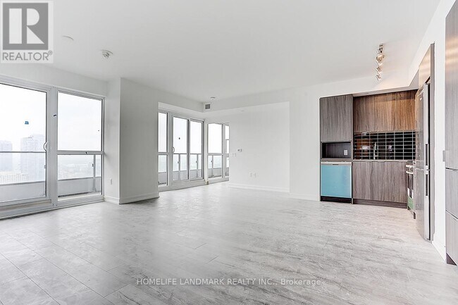 Photo du bâtiment - 395 Bloor St E