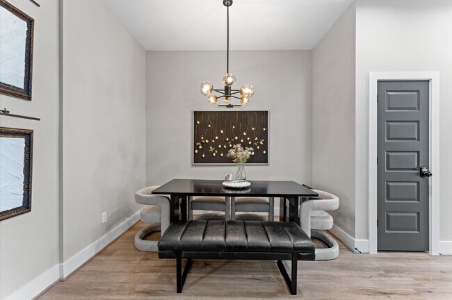 Foto del edificio - 6904 Covington Dr