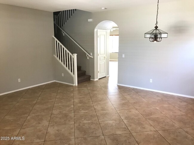 Foto del edificio - 3440 E Flower St