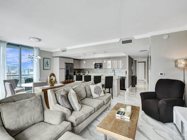 Building Photo - 2602 E Hallandale Beach Blvd