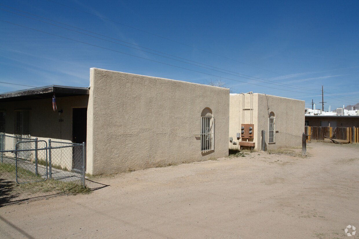 Building Photo - 2502-2508 N Palo Verde Ave