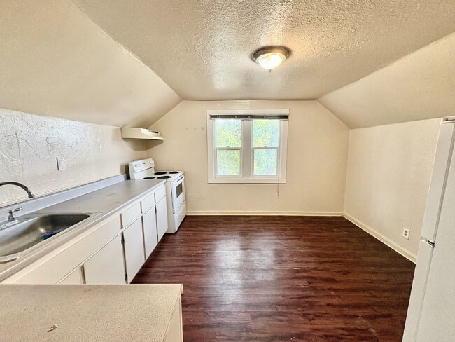 Building Photo - Bright & Centrally Located 1-Bedroom Apartment Near Downtown San Jose