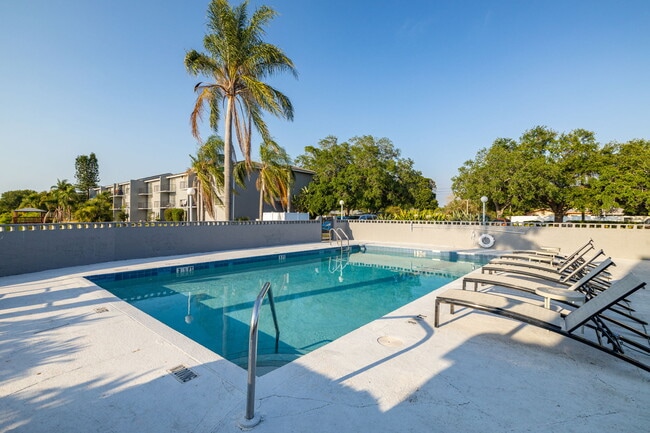 Building Photo - Lakes at Largo Apartments