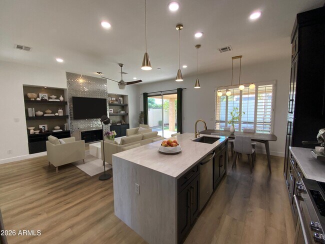 Foto del edificio - 6204 E Phelps Rd