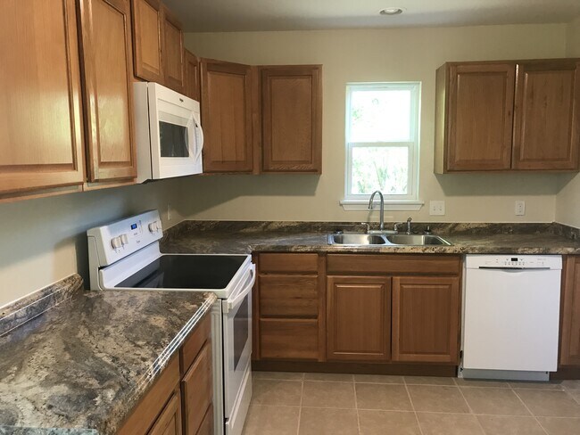 Building Photo - Newly remodeled 3 bed 1 bath home.